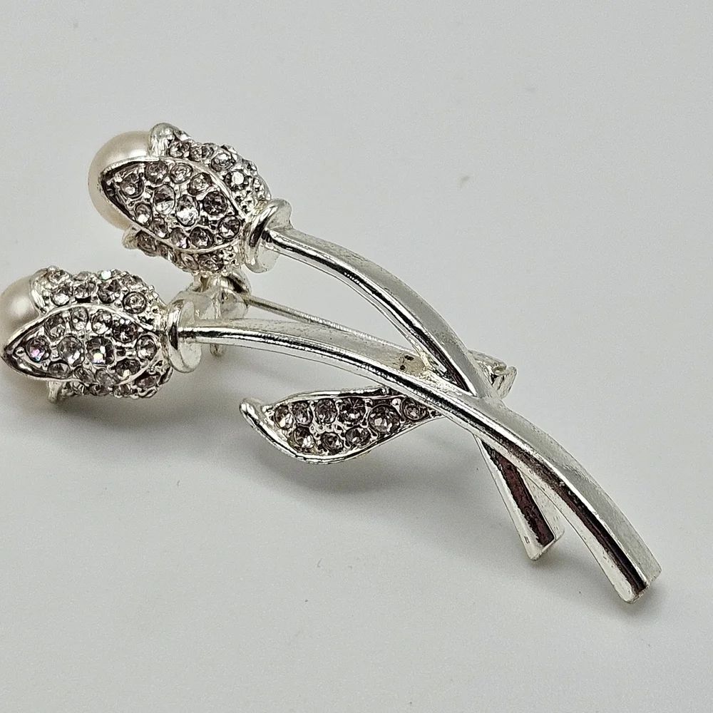 VINTAGE Faux Pearl Rhinestone Silver Tone Tulip Flower Pin Brooch Nature